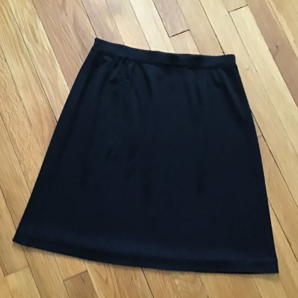 EXCLUSIVELY MISOOK BLACK RAYON/ACRYLIC SKIRT. M - Picture 2 of 5
